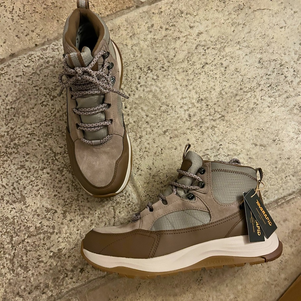 Teva Auroris men’s size 9 hiking boot